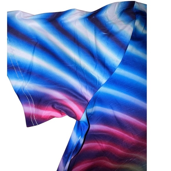 Colorful T-shirt Optical Illusion Print - Picture 3 of 4